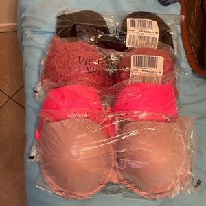 32DDD 4-set bras Victoria’s Secret